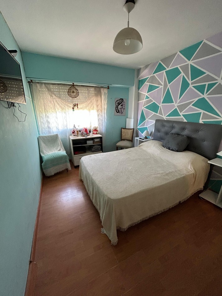 DEPARTAMENTO DOS AMBIENTES CON COCHERA .POR ESCALERA APTO CREDITO