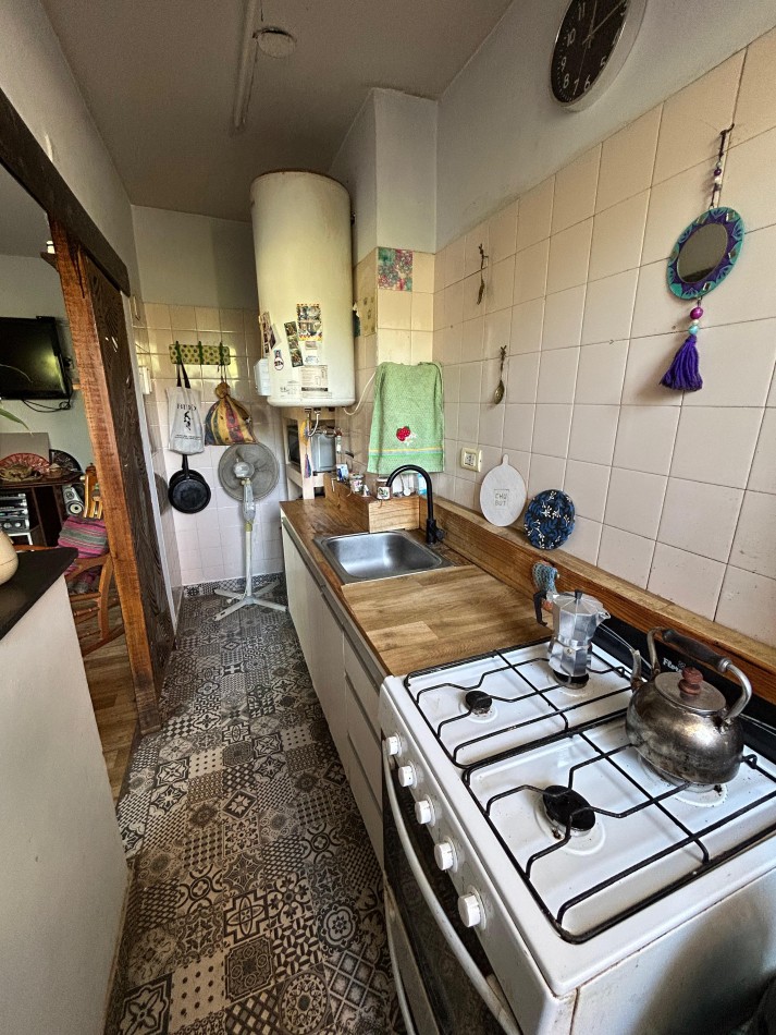 DEPARTAMENTO DOS AMBIENTES CON COCHERA .POR ESCALERA APTO CREDITO