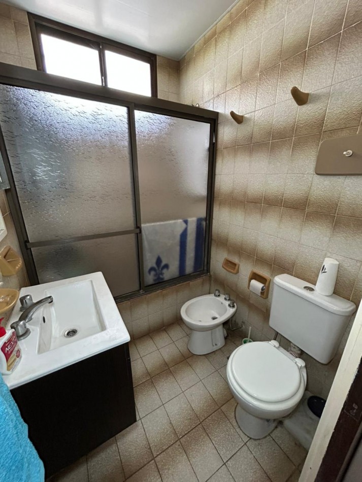 DEPARTAMENTO DOS AMBIENTES CONTRAFRENTE CON ESPACIO DE COCHERA.VARESE