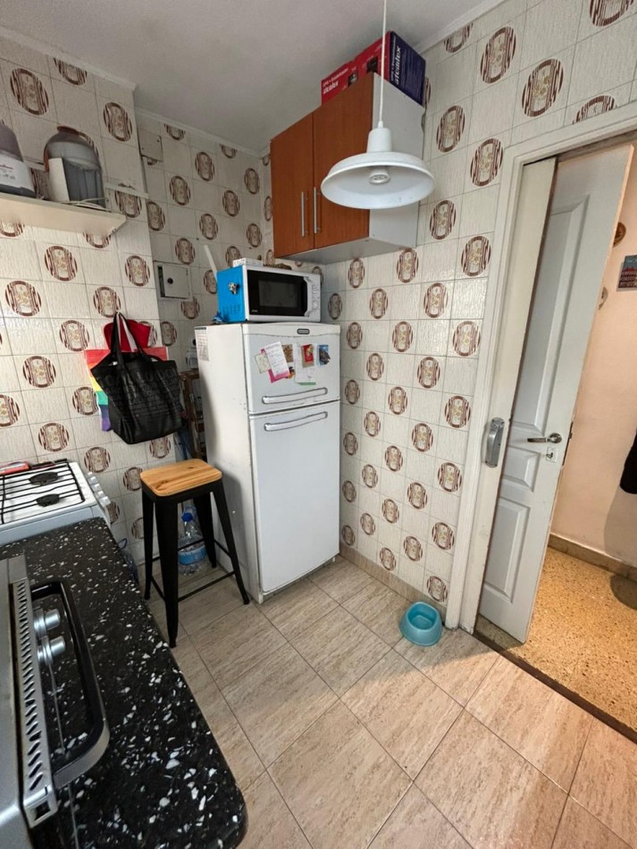 DEPARTAMENTO DOS AMBIENTES CONTRAFRENTE CON ESPACIO DE COCHERA.VARESE