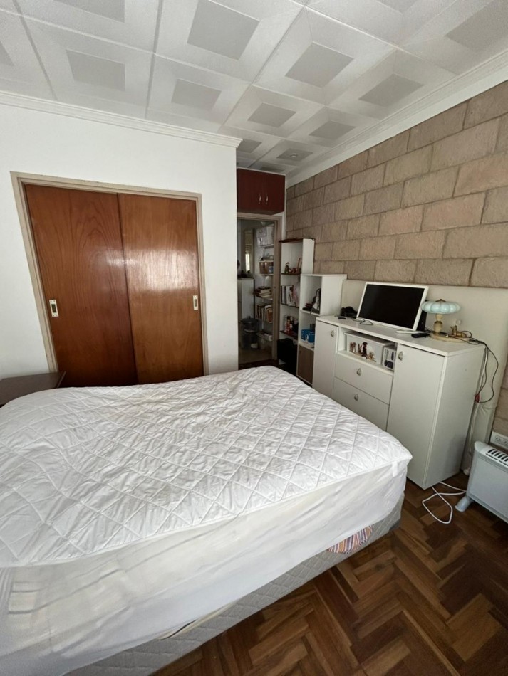 DEPARTAMENTO DOS AMBIENTES CONTRAFRENTE CON ESPACIO DE COCHERA.VARESE