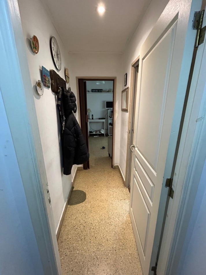 DEPARTAMENTO DOS AMBIENTES CONTRAFRENTE CON ESPACIO DE COCHERA.VARESE