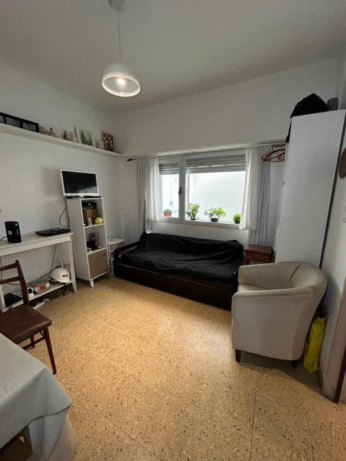 DEPARTAMENTO DOS AMBIENTES CONTRAFRENTE CON ESPACIO DE COCHERA.VARESE