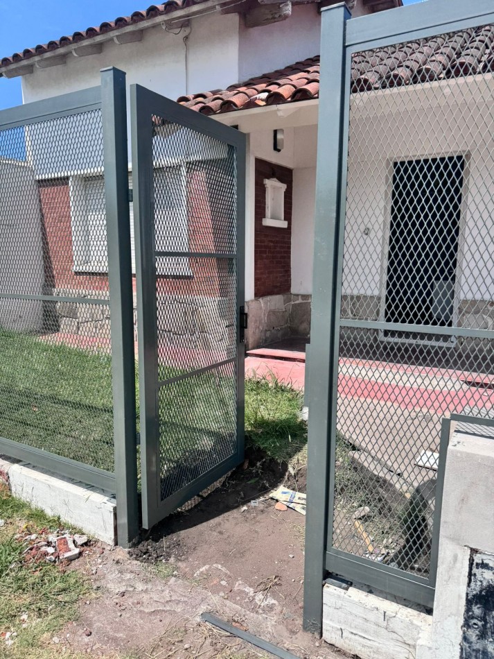 CASA DE 3 AMBIENTES RECICLADO MAS DEPARTAMENTO DE 2 DE AMBIENTES A TERMINAR.