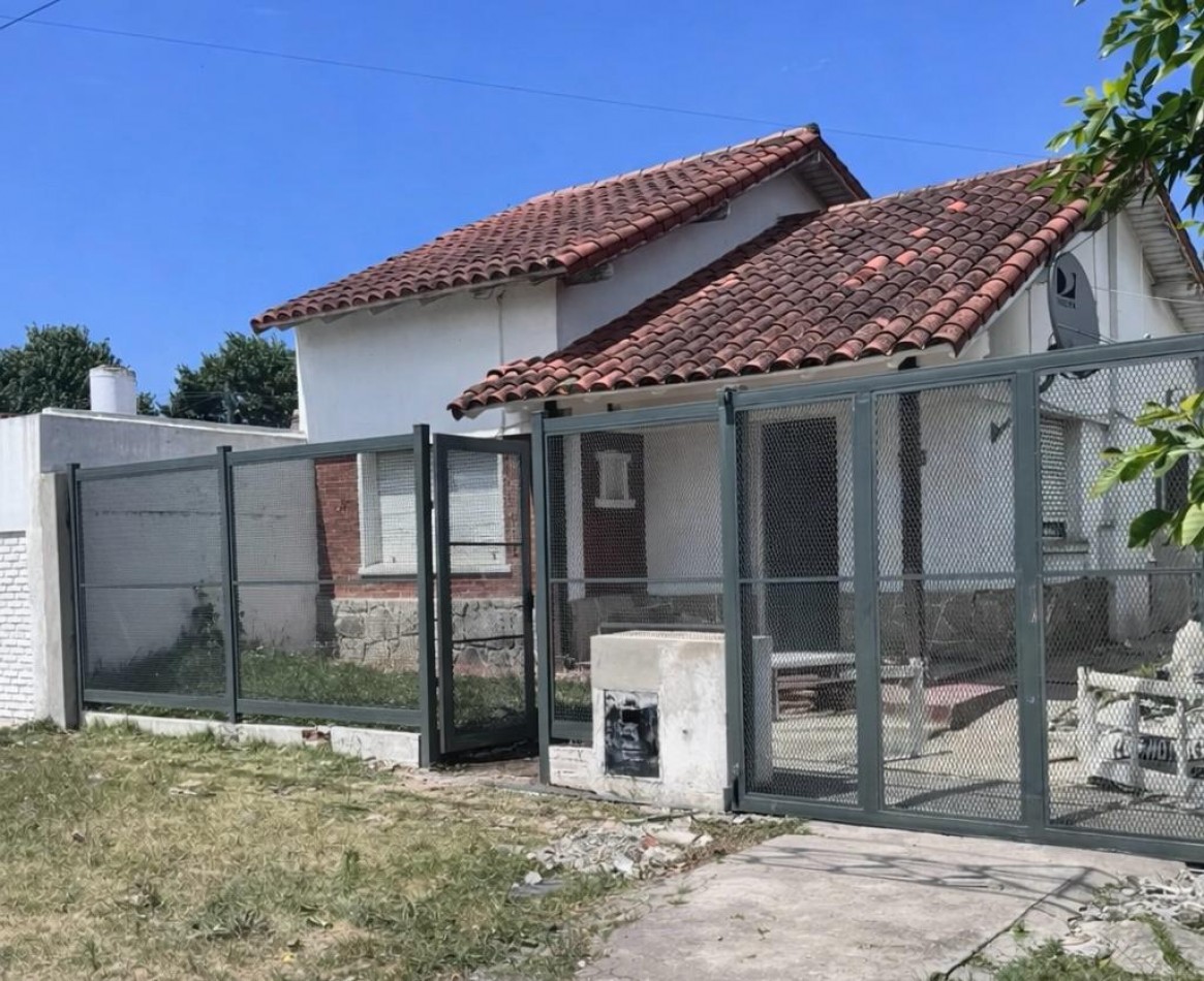 CASA DE 3 AMBIENTES RECICLADO MAS DEPARTAMENTO DE 2 DE AMBIENTES A TERMINAR.