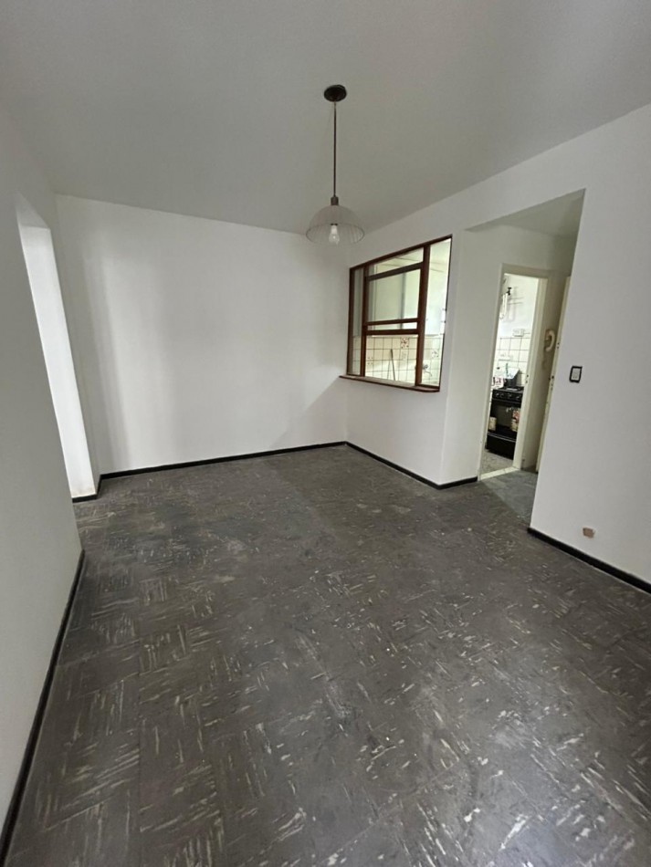 DEPARTAMENTO DOS AMBIENTES CONTRAFRENTE.ZONA CENTRO.