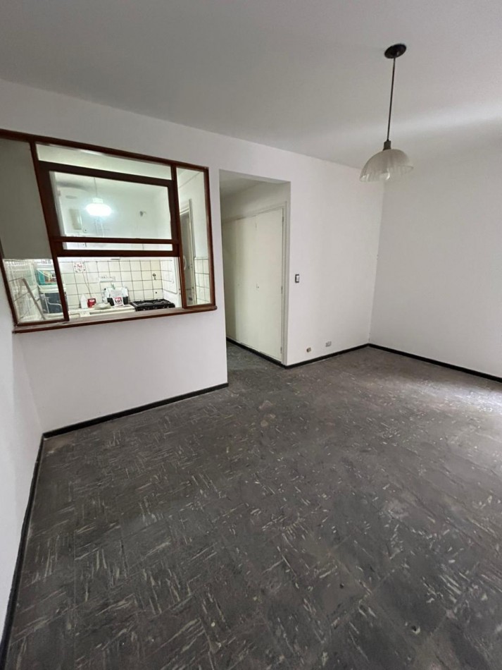 DEPARTAMENTO DOS AMBIENTES CONTRAFRENTE.ZONA CENTRO.