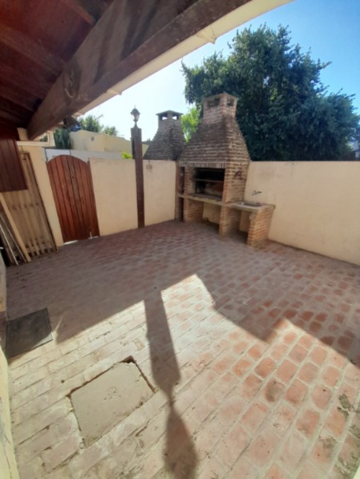 DUPLEX 3 AMBIENTES CON COCHERA .SANTA CLARA DEL MAR