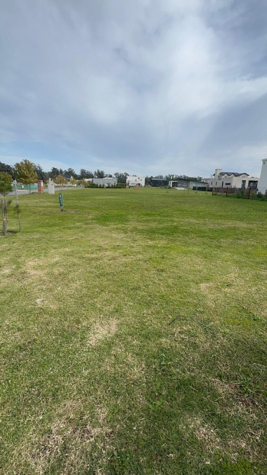 LOTE EN CASONA DE HARAS BARRIO LOMADA