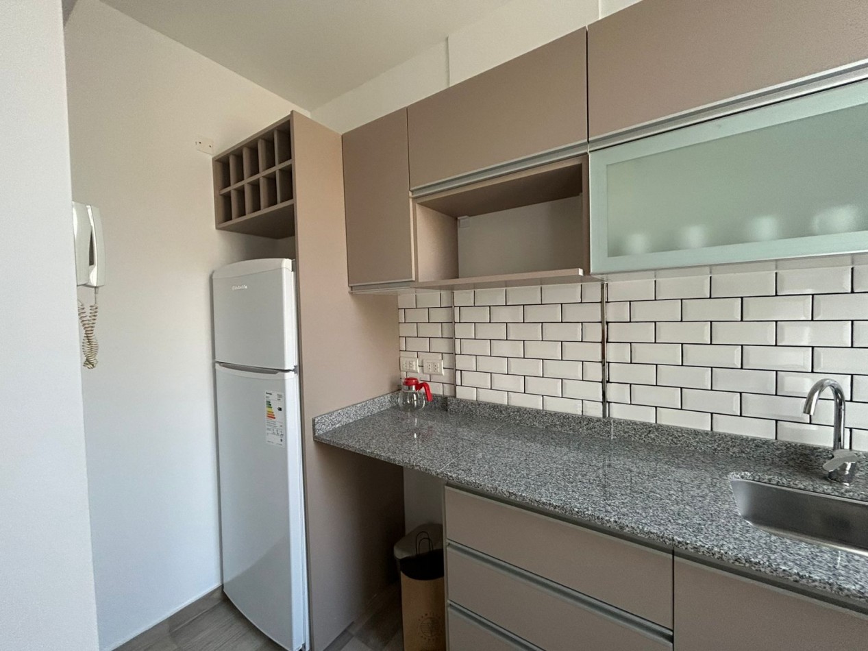 DEPARTAMENTO DOS AMBIENTES RECICLADO CONTRAFRENTE BALCON FRANCES.