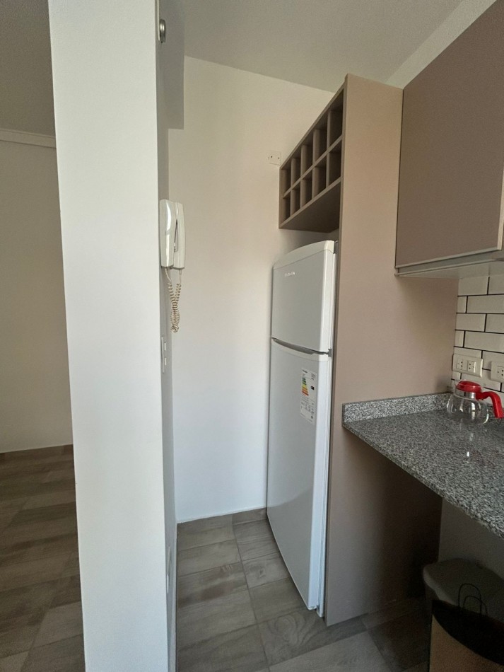 DEPARTAMENTO DOS AMBIENTES RECICLADO CONTRAFRENTE BALCON FRANCES.