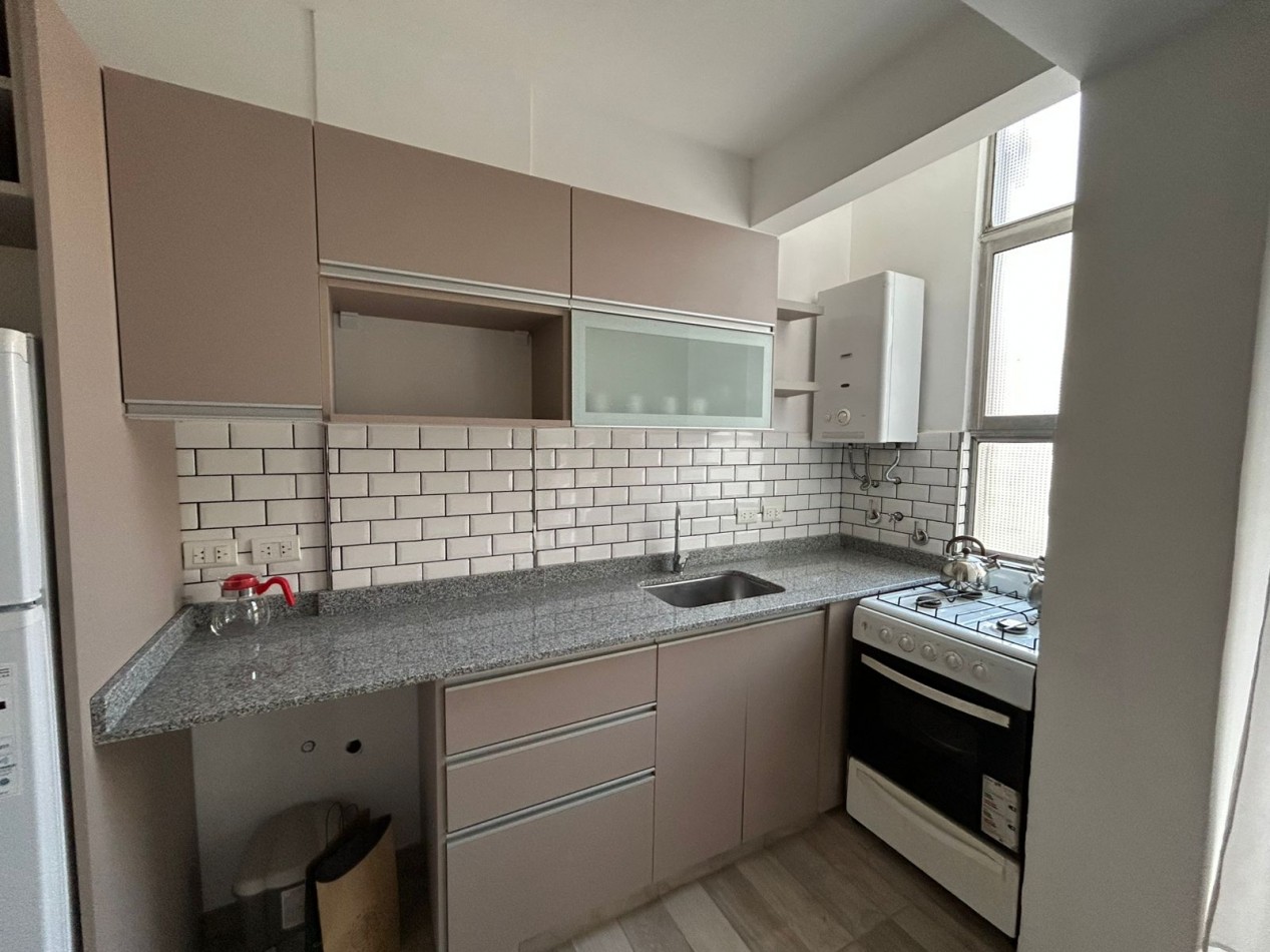 DEPARTAMENTO DOS AMBIENTES RECICLADO CONTRAFRENTE BALCON FRANCES.