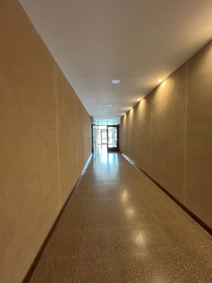 DEPARTAMENTO DOS AMBIENTES RECICLADO CONTRAFRENTE BALCON FRANCES.