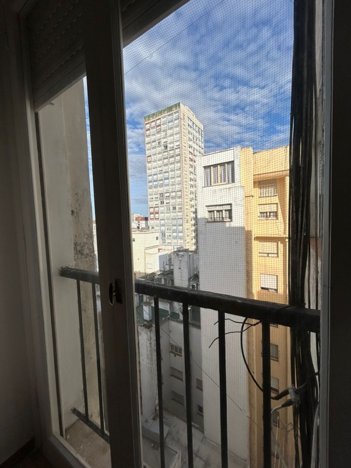 DEPARTAMENTO DOS AMBIENTES RECICLADO CONTRAFRENTE BALCON FRANCES.