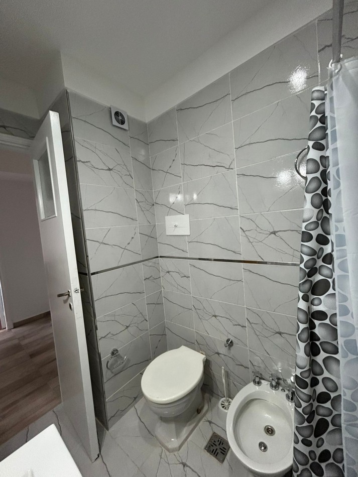 DEPARTAMENTO DOS AMBIENTES RECICLADO CONTRAFRENTE BALCON FRANCES.