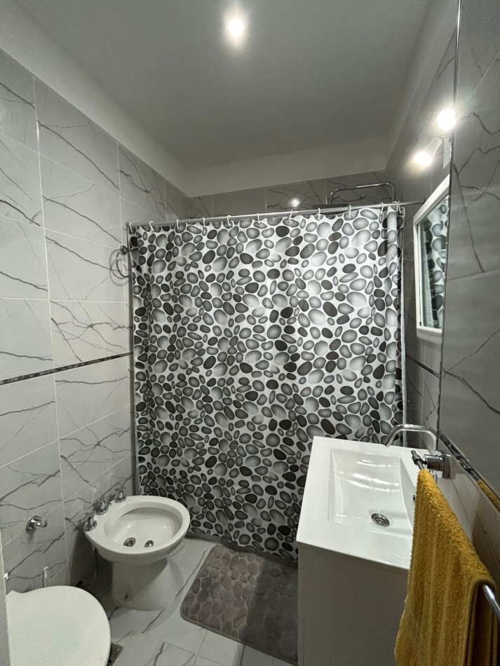 DEPARTAMENTO DOS AMBIENTES RECICLADO CONTRAFRENTE BALCON FRANCES.