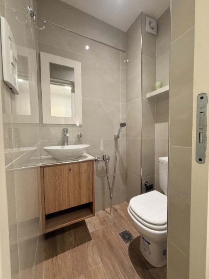 DEPARTAMENTO DOS AMBIENTES CON DEPENDENCIA.COCHERA DOBLE .LA PERLA