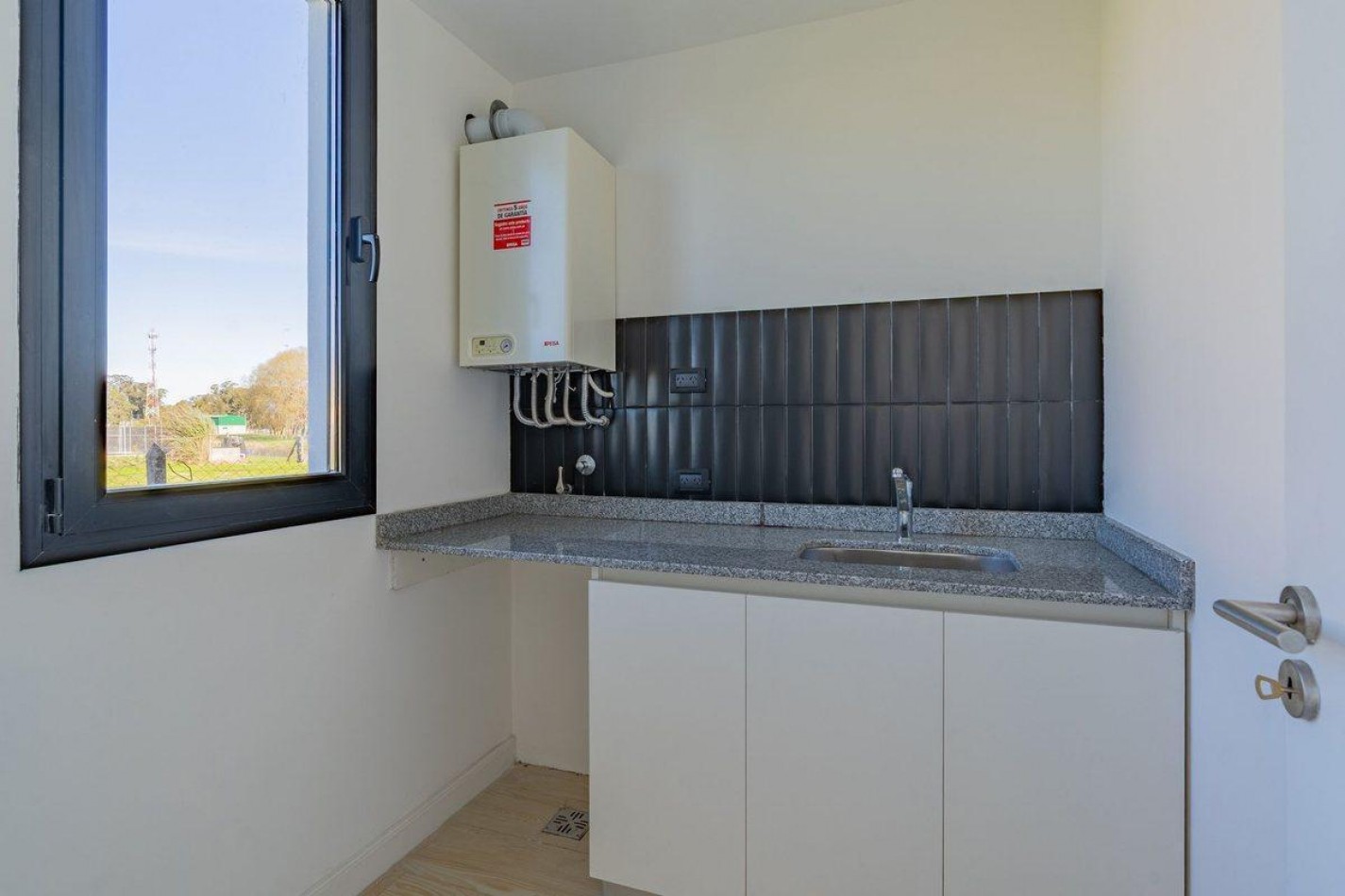 CASA 5 AMBIENTES CON PILETA.RUMENCO JOVEN