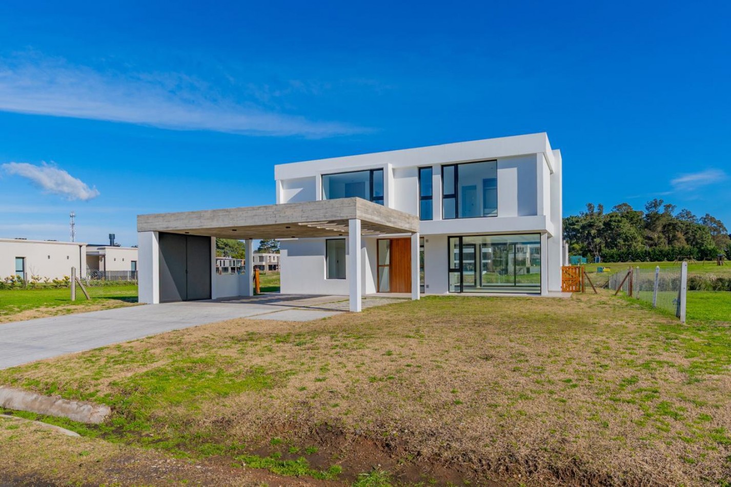 CASA 5 AMBIENTES CON PILETA.RUMENCO JOVEN