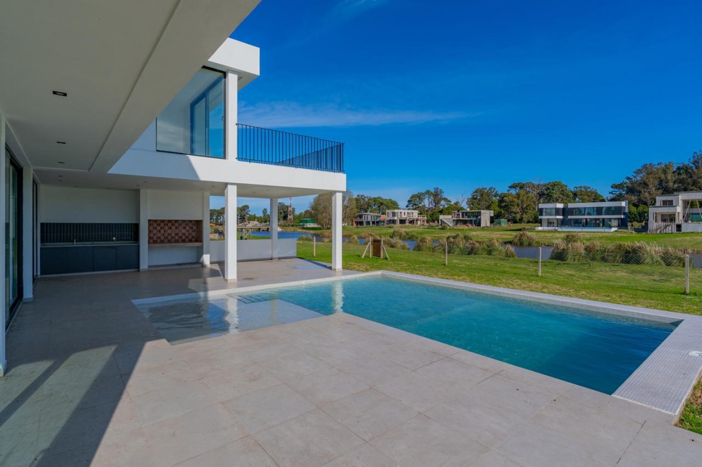 CASA 5 AMBIENTES CON PILETA.RUMENCO JOVEN