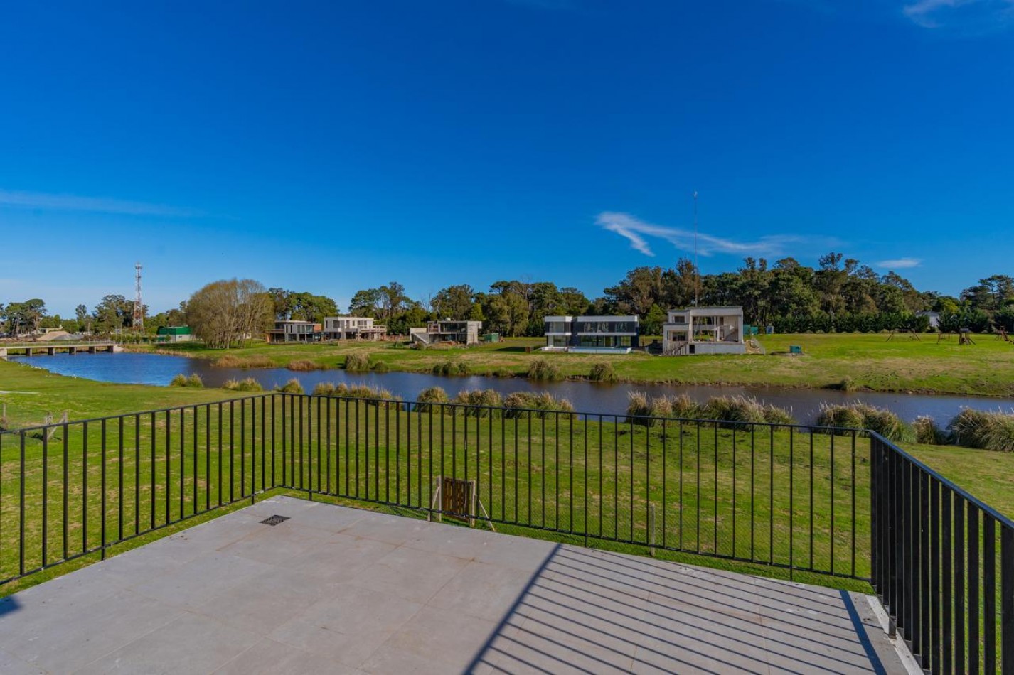 CASA 5 AMBIENTES CON PILETA.RUMENCO JOVEN