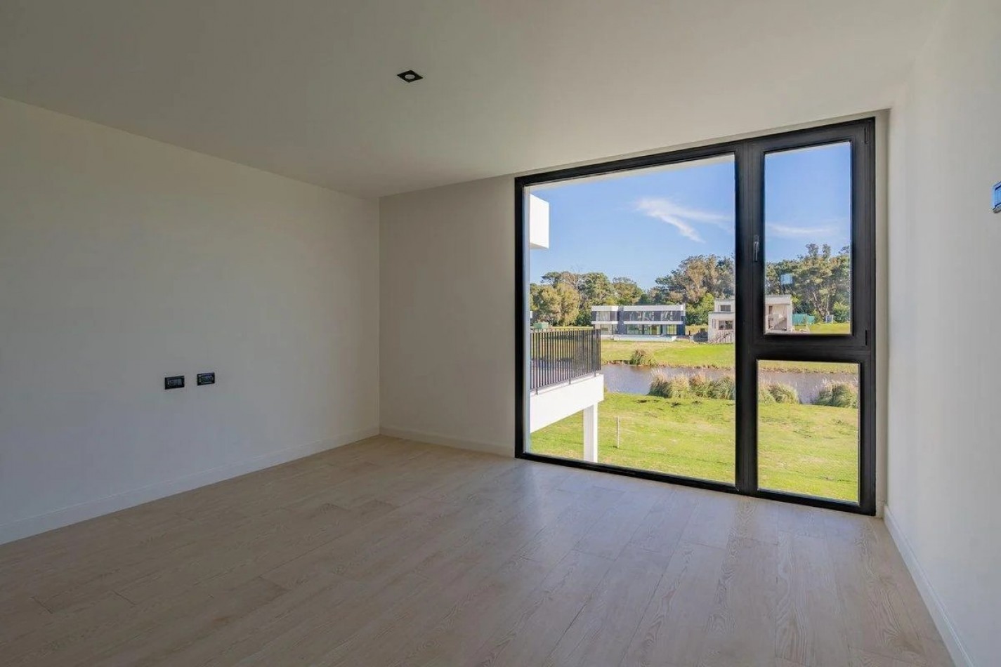 CASA 5 AMBIENTES CON PILETA.RUMENCO JOVEN