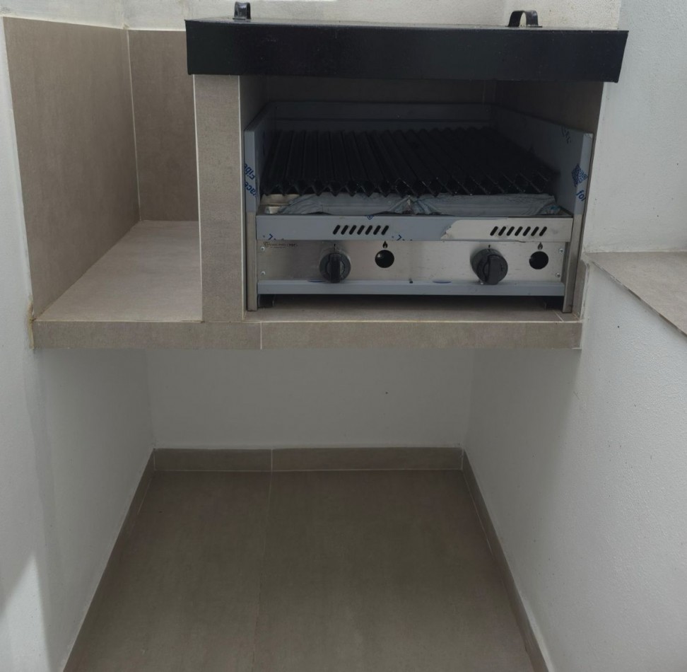 DEPARTAMENTO MONOAMBIENTE RECICLADO CON TERRAZA.PLAZA COLON