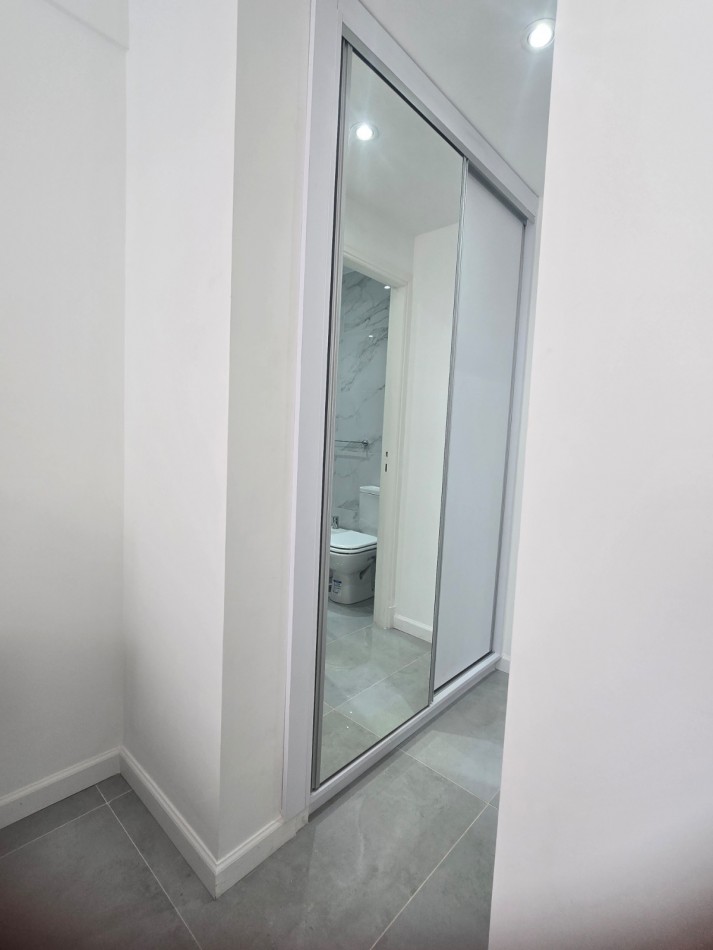 DEPARTAMENTO MONOAMBIENTE RECICLADO CON TERRAZA.PLAZA COLON