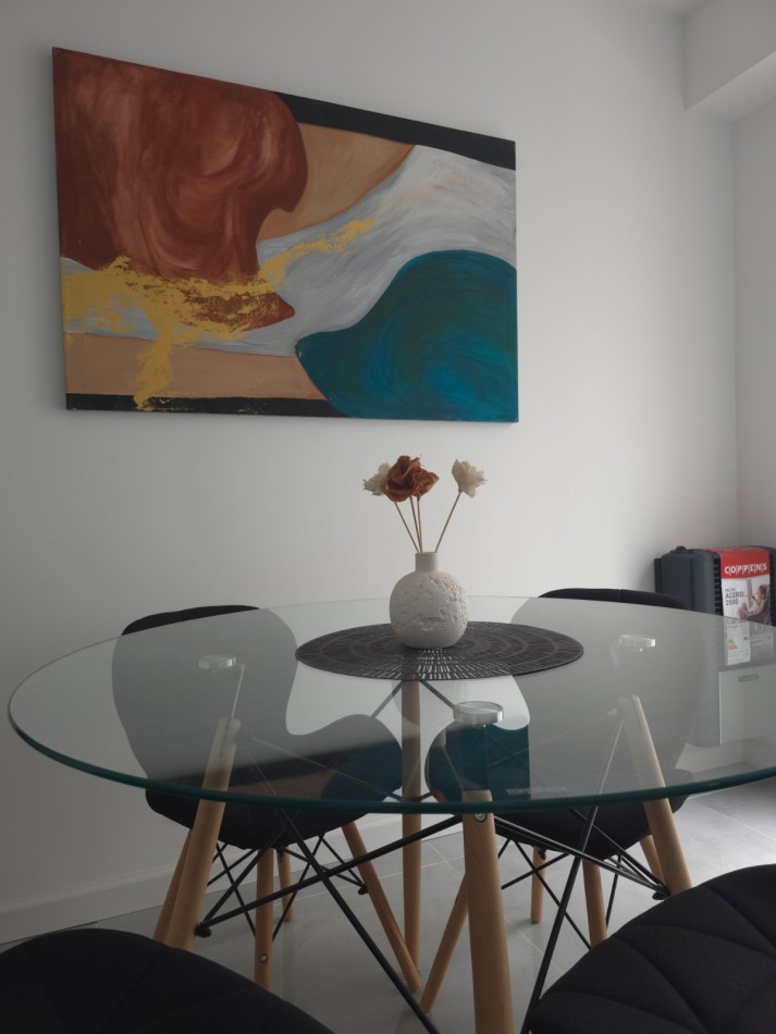 DEPARTAMENTO MONOAMBIENTE RECICLADO CON TERRAZA.PLAZA COLON