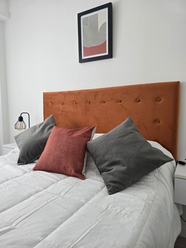 DEPARTAMENTO MONOAMBIENTE RECICLADO CON TERRAZA.PLAZA COLON