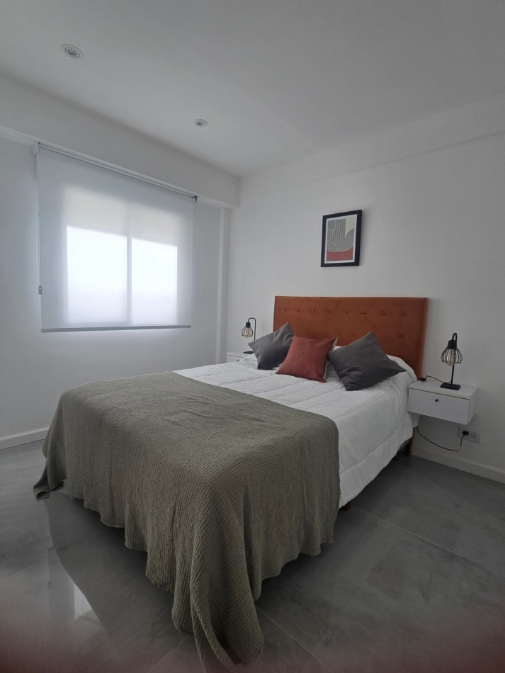 DEPARTAMENTO MONOAMBIENTE RECICLADO CON TERRAZA.PLAZA COLON