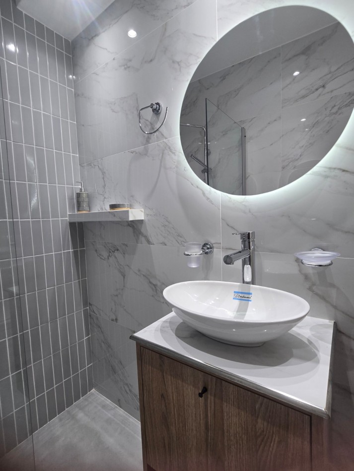 DEPARTAMENTO MONOAMBIENTE RECICLADO CON TERRAZA.PLAZA COLON