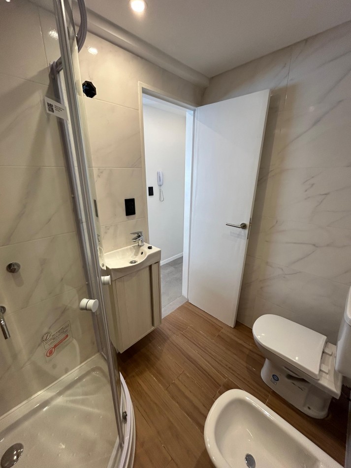 DEPARTAMENTO DOS AMBIENTES RECICLADO  CONTRAFRENTE ABIERTO.