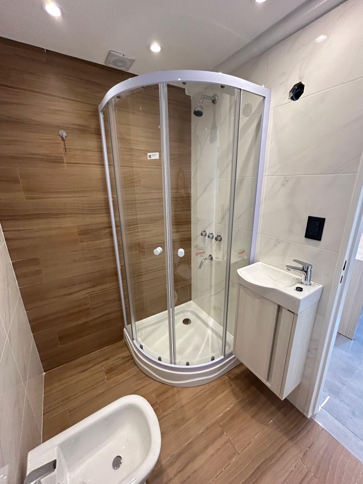 DEPARTAMENTO DOS AMBIENTES RECICLADO  CONTRAFRENTE ABIERTO.