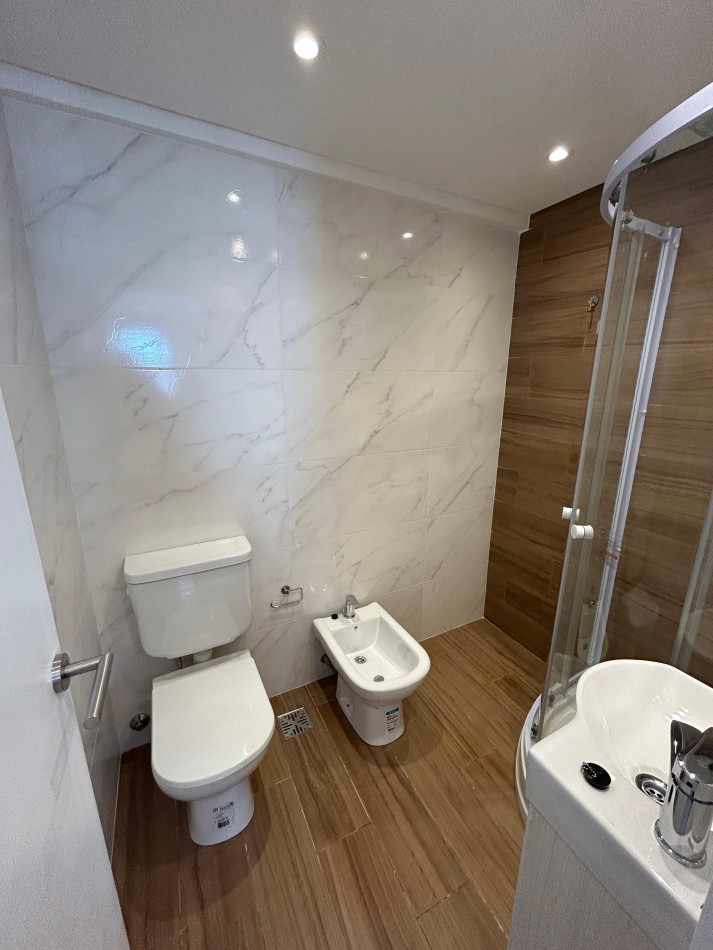 DEPARTAMENTO DOS AMBIENTES RECICLADO  CONTRAFRENTE ABIERTO.