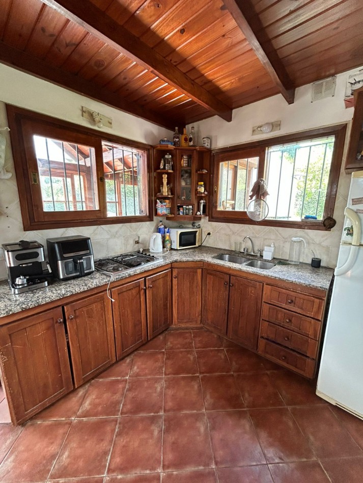 CASA 4 AMBIENTES CON PARQUE Y PILETA CLIMATIZADA.APTA CREDITO. SIERRAS DE LOS PADRES.