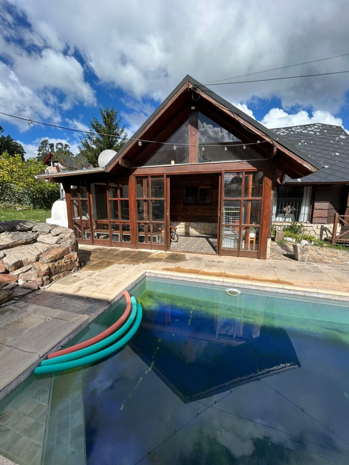 CASA 4 AMBIENTES CON PARQUE Y PILETA CLIMATIZADA.APTA CREDITO. SIERRAS DE LOS PADRES.