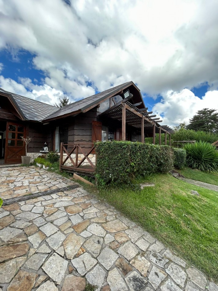 CASA 4 AMBIENTES CON PARQUE Y PILETA CLIMATIZADA.APTA CREDITO. SIERRAS DE LOS PADRES.