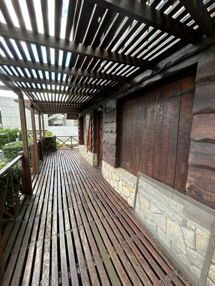 CASA 4 AMBIENTES CON PARQUE Y PILETA CLIMATIZADA.APTA CREDITO. SIERRAS DE LOS PADRES.