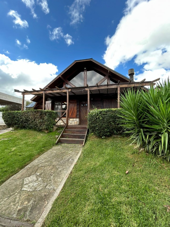 CASA 4 AMBIENTES CON PARQUE Y PILETA CLIMATIZADA.APTA CREDITO. SIERRAS DE LOS PADRES.