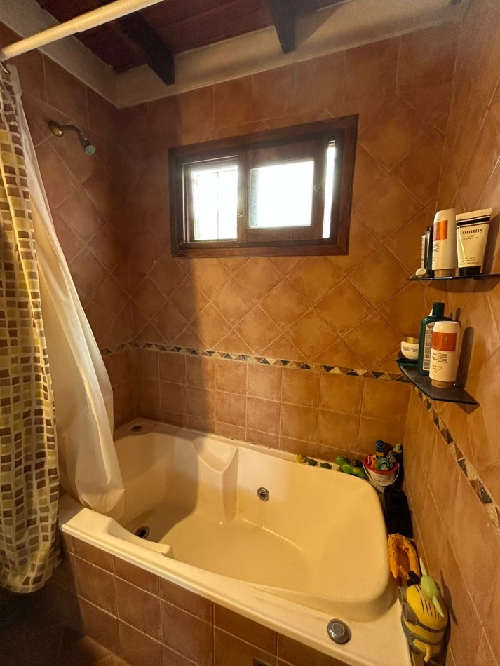 CASA 4 AMBIENTES CON PARQUE Y PILETA CLIMATIZADA.APTA CREDITO. SIERRAS DE LOS PADRES.