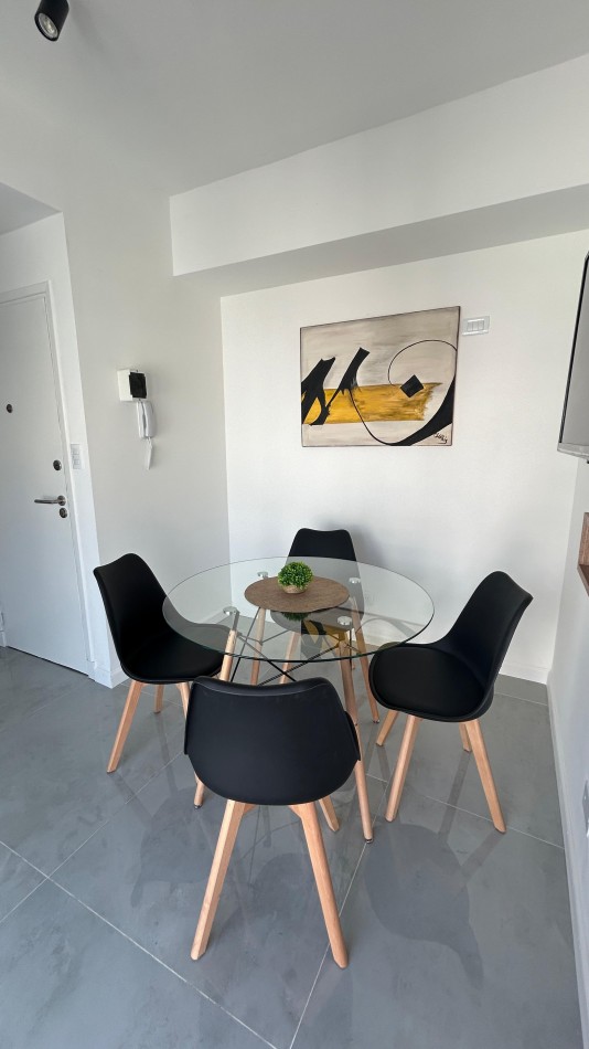 Departamento dos ambientes reciclado con balcon.