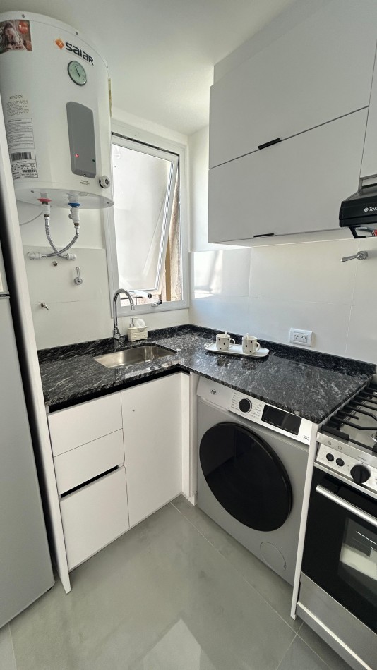 Departamento dos ambientes reciclado con balcon.