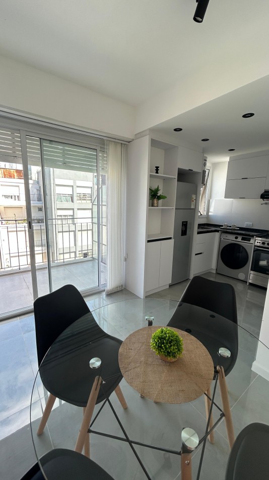 Departamento dos ambientes reciclado con balcon.