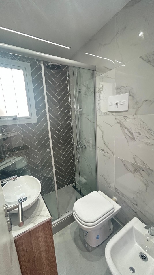 Departamento dos ambientes reciclado con balcon.