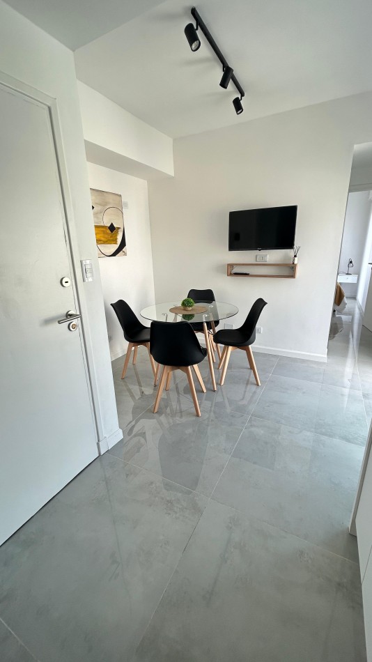 Departamento dos ambientes reciclado con balcon.