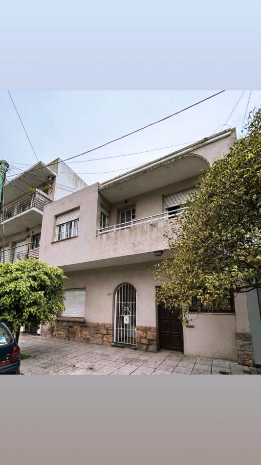 PH 4 AMBIENTES CON PATIO Y LOCAL. MACROCENTRO. APTO CREDITO