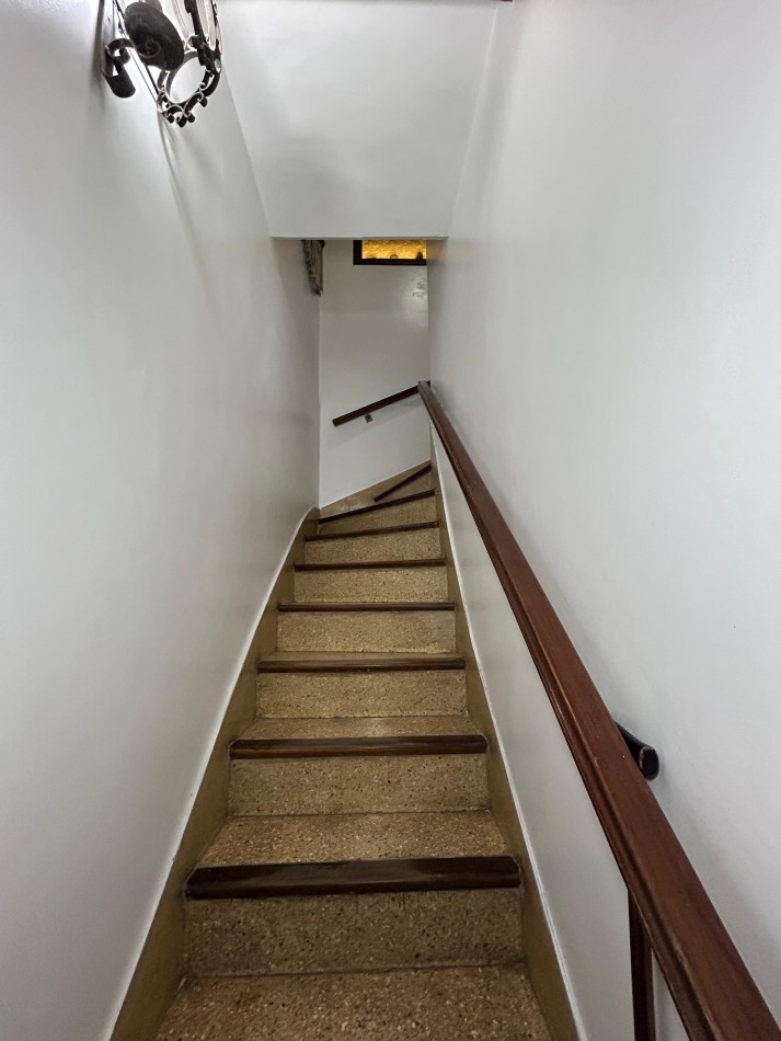 PH 4 AMBIENTES CON PATIO Y LOCAL. MACROCENTRO. APTO CREDITO