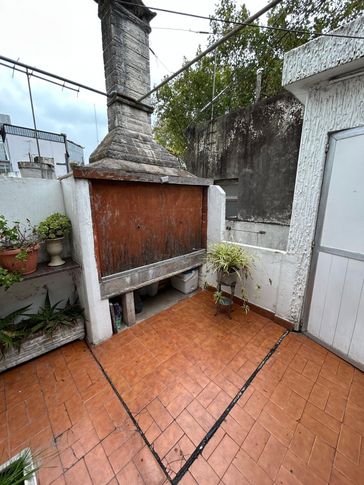 PH 4 AMBIENTES CON PATIO Y LOCAL. MACROCENTRO. APTO CREDITO