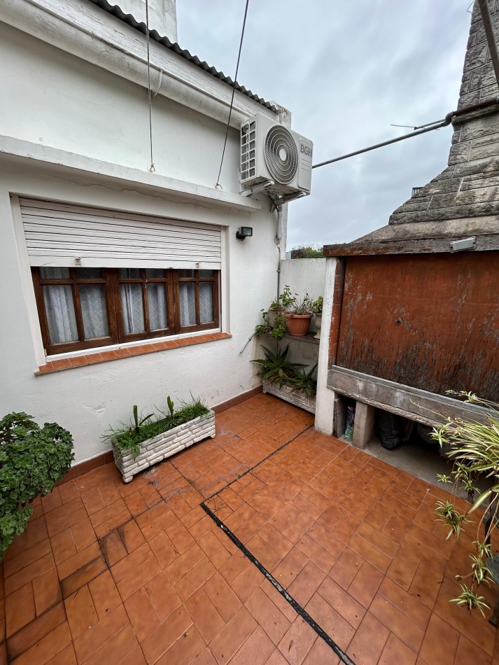 PH 4 AMBIENTES CON PATIO Y LOCAL. MACROCENTRO. APTO CREDITO